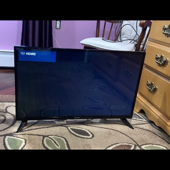 Sharp 32 in. 720P LED HD TV - Picture 3 of 6